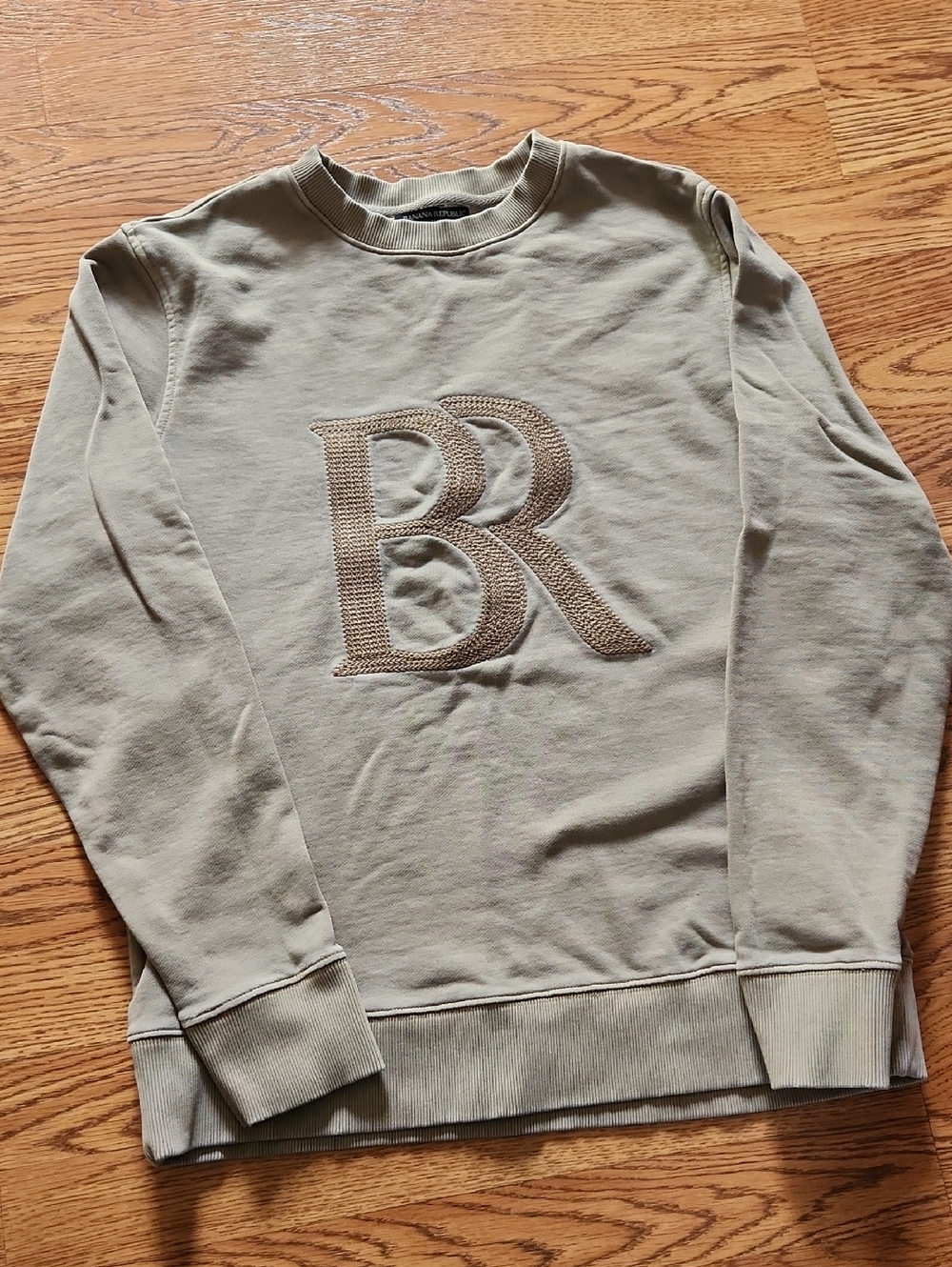 Banana Republic Men's Crewneck Sweatshirt with BR Appliqué